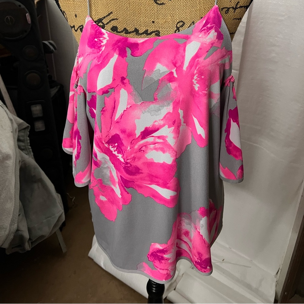 Floral print cold shoulder shirt